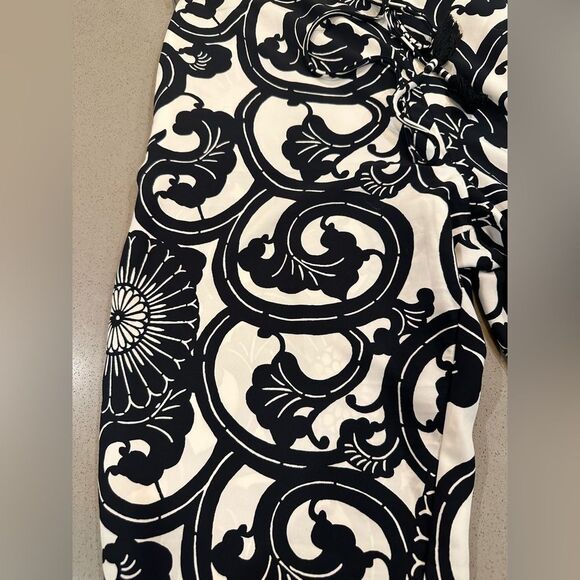 Natori Women’s Black & White designed Pants size medium - Picture 5 of 8